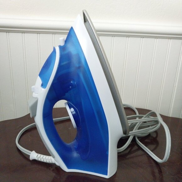 Panasonic 1500W Advanced Titanium Coated Sole Plate Vertical Steam/Dry Iron - Picture 12 of 15